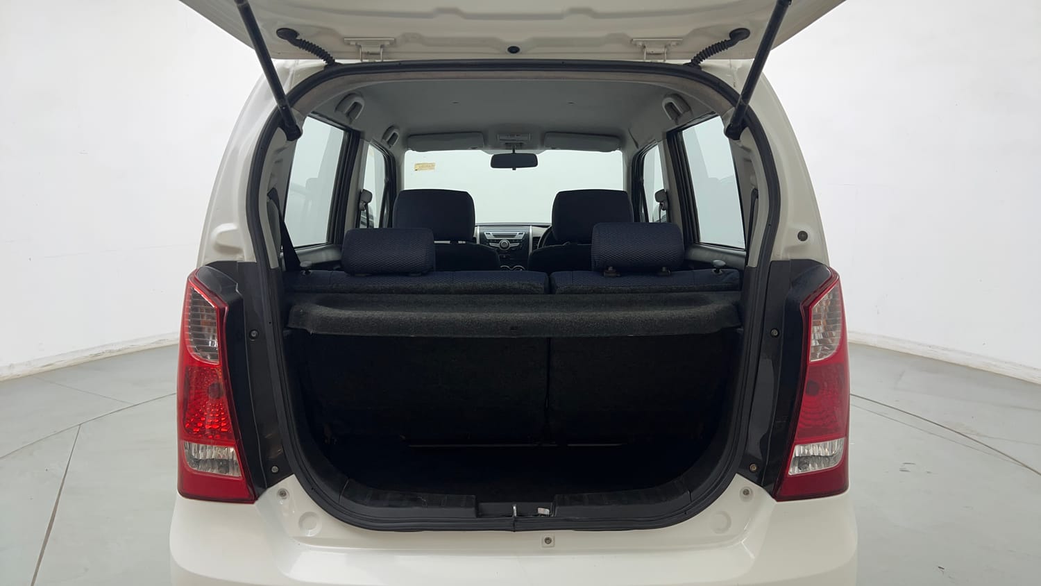 Used 2015 Maruti Suzuki Wagon R 1.0 VXI AMT Petrol Automatic interior DICKY INSIDE VIEW