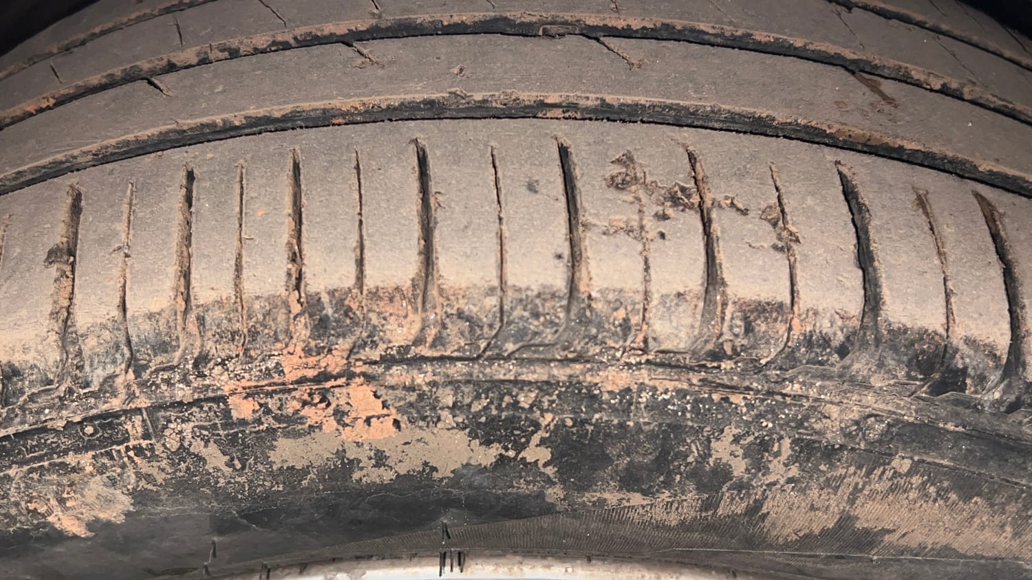 Used 2014 Maruti Suzuki Ertiga ZXi Petrol Manual tyres RIGHT FRONT TYRE TREAD VIEW
