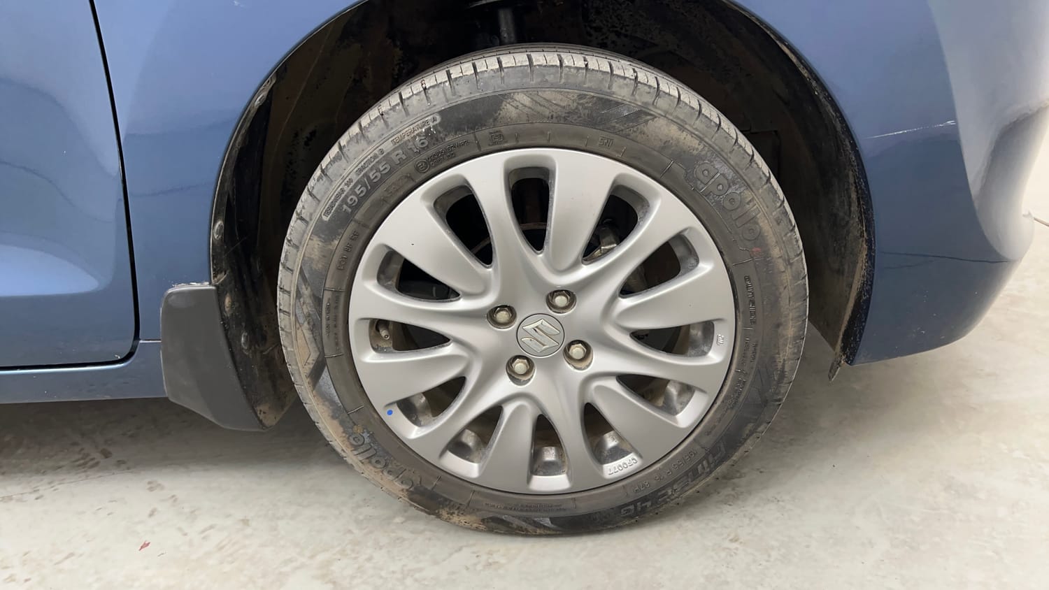 Used 2017 Maruti Suzuki Baleno Alpha 1.2 Petrol Manual tyres RIGHT FRONT TYRE RIM VIEW