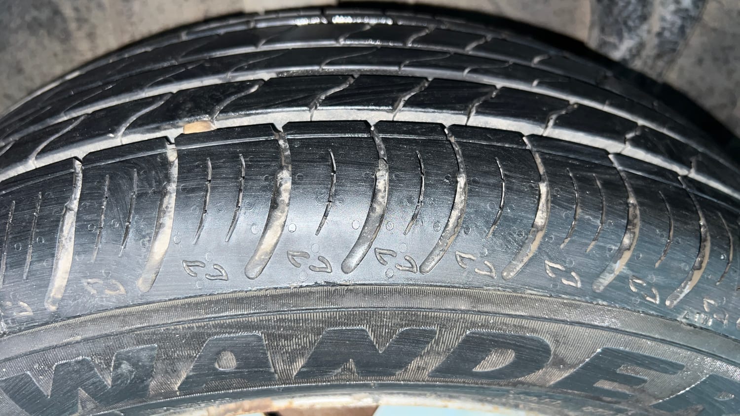 Used 2021 Nissan Magnite XE Petrol Manual tyres RIGHT REAR TYRE TREAD VIEW