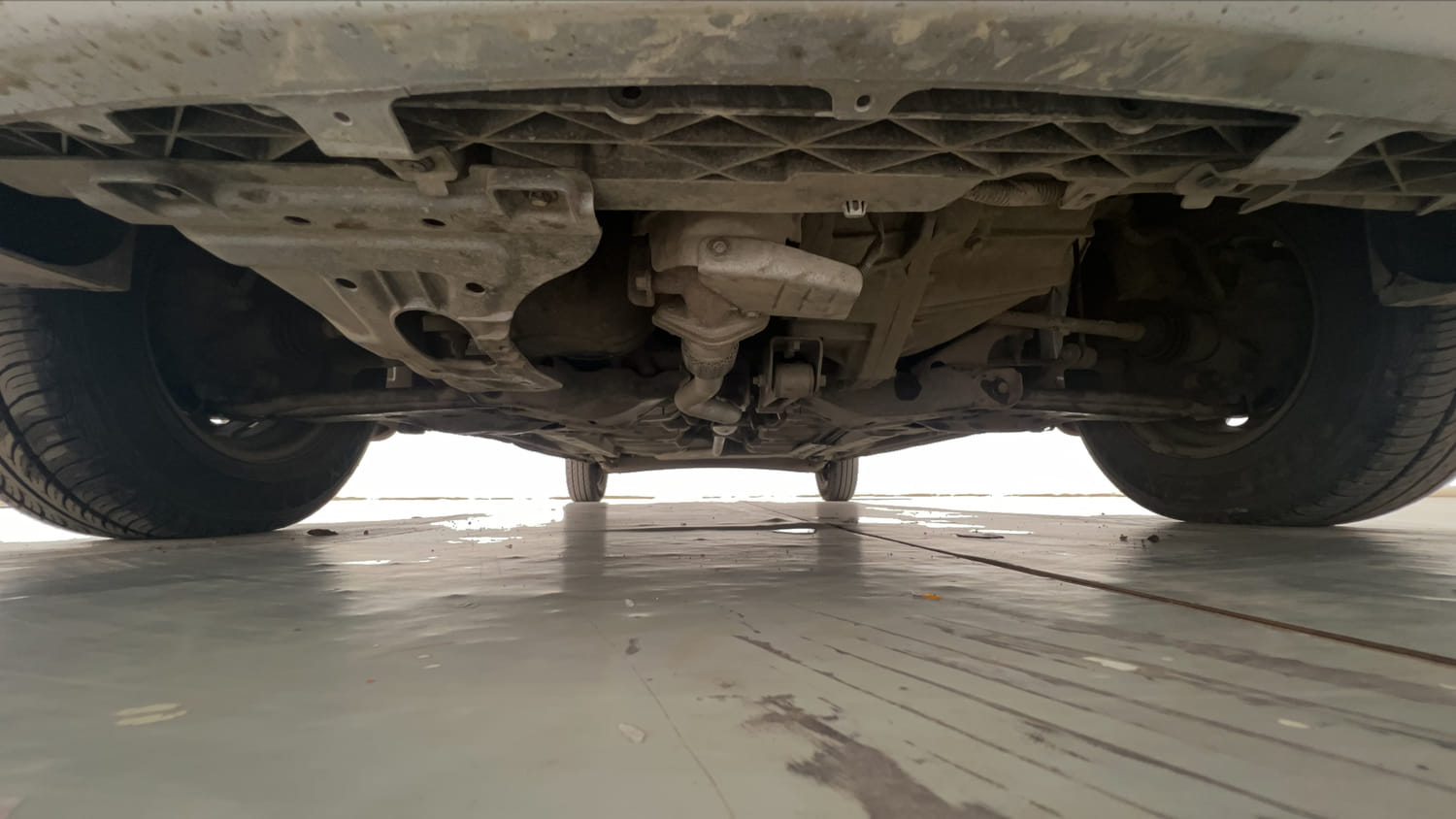 Used 2015 Hyundai i10 Magna 1.1 iRDE2 Petrol Manual extra FRONT LEFT UNDERBODY VIEW