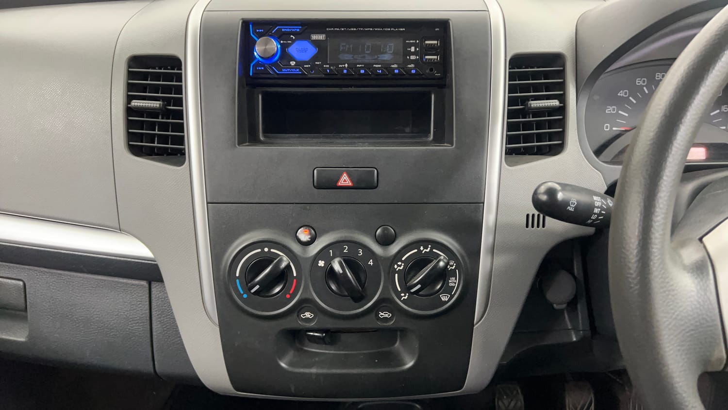 Used 2012 Maruti Suzuki Wagon R LXi Petrol Manual interior MUSIC SYSTEM & AC CONTROL VIEW