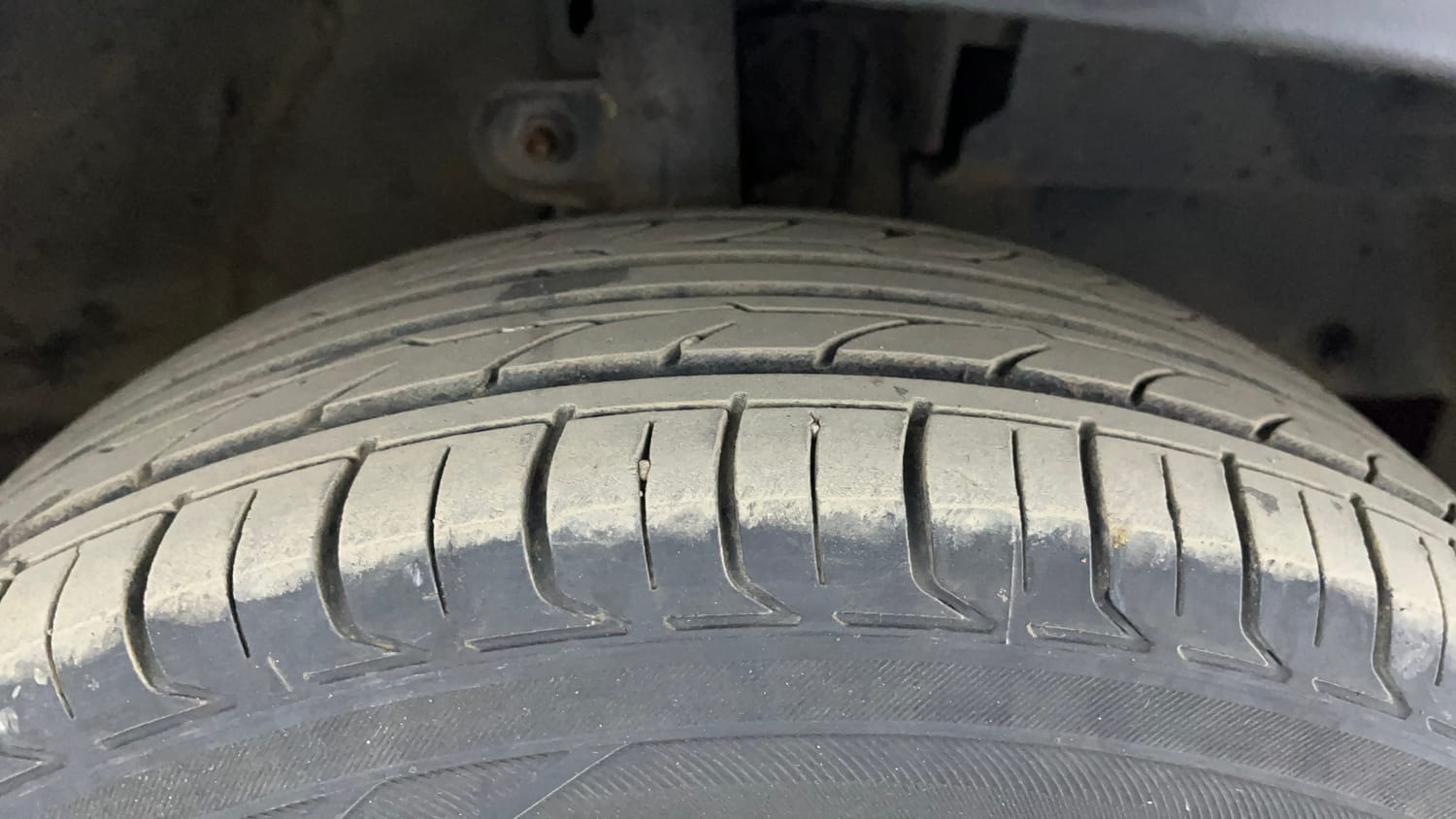 Used 2017 Mahindra KUV100 K6+ 5 STR Petrol Manual tyres RIGHT FRONT TYRE TREAD VIEW