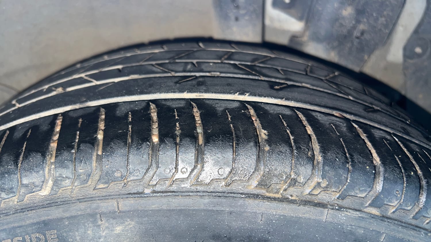 Used 2023 Hyundai New i20 Asta (O) 1.2 MT Petrol Manual tyres LEFT REAR TYRE TREAD VIEW