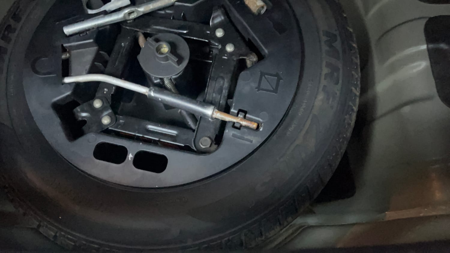 Used 2017 Mahindra KUV100 K6+ 5 STR Petrol Manual tyres SPARE TYRE VIEW