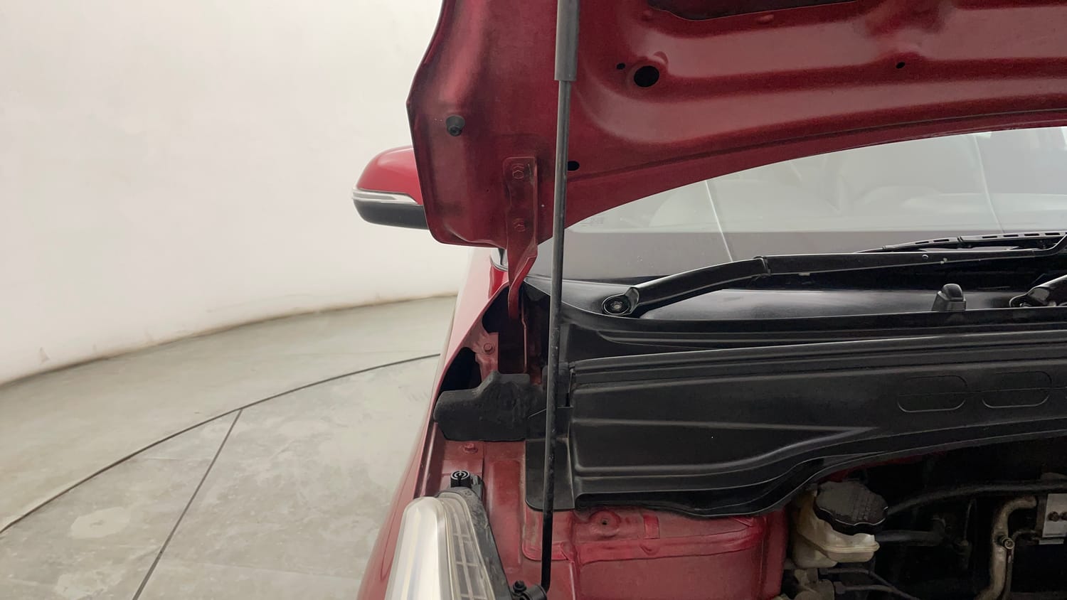 Used 2018 Hyundai Creta SX 1.6 (O) Petrol Petrol Manual engine ENGINE RIGHT SIDE HINGE & APRON VIEW