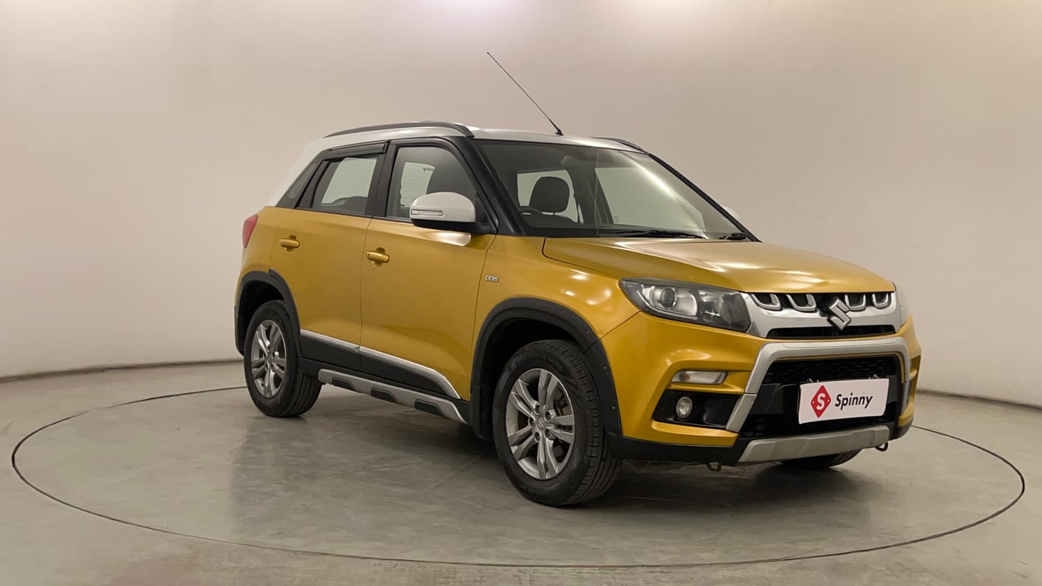 Used 2017 Maruti Suzuki Vitara Brezza ZDi+ Dual Tone Diesel Manual exterior RIGHT FRONT CORNER VIEW