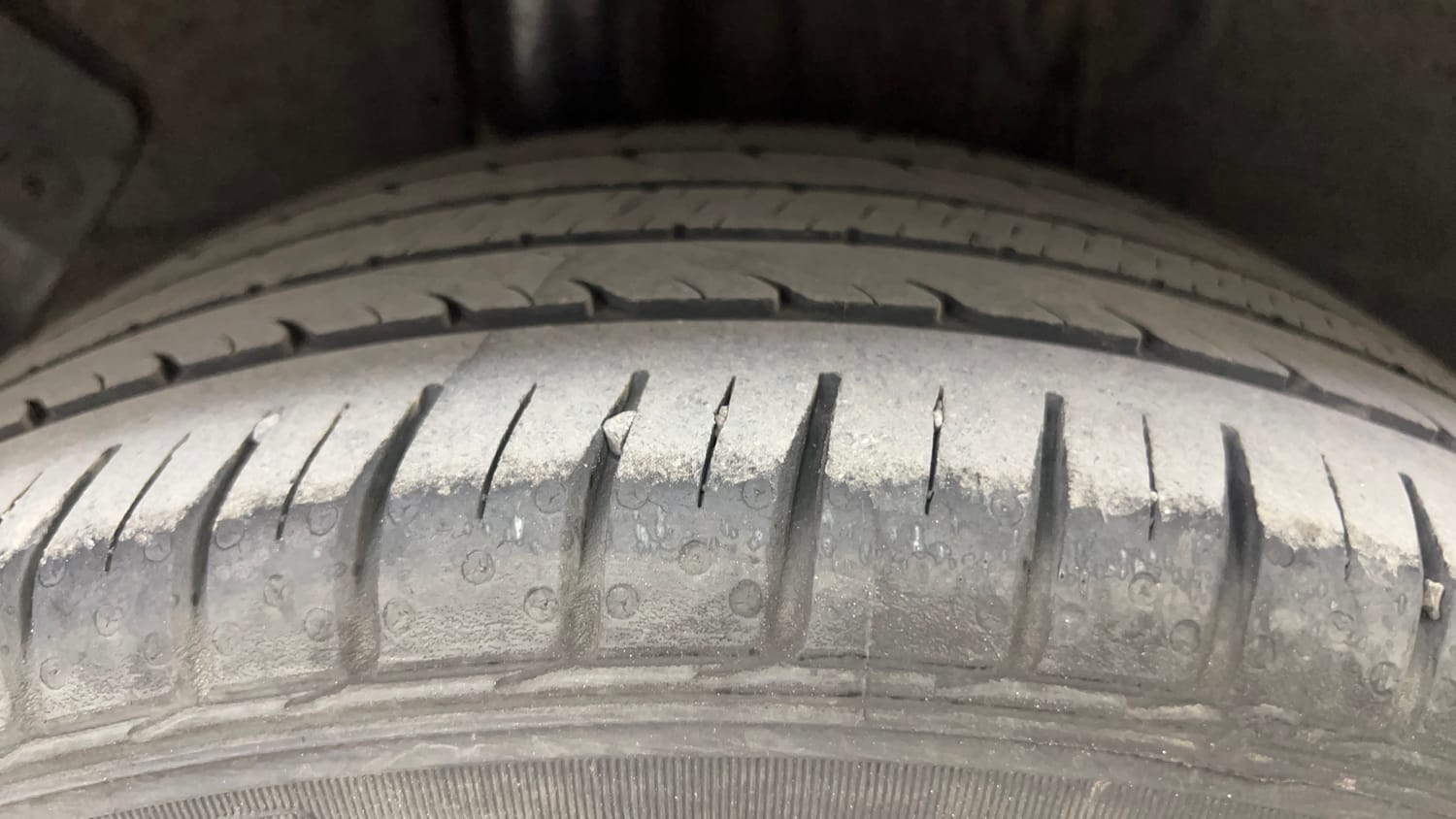 Used 2015 Hyundai Elite i20 Asta 1.2 Petrol Manual tyres RIGHT REAR TYRE TREAD VIEW
