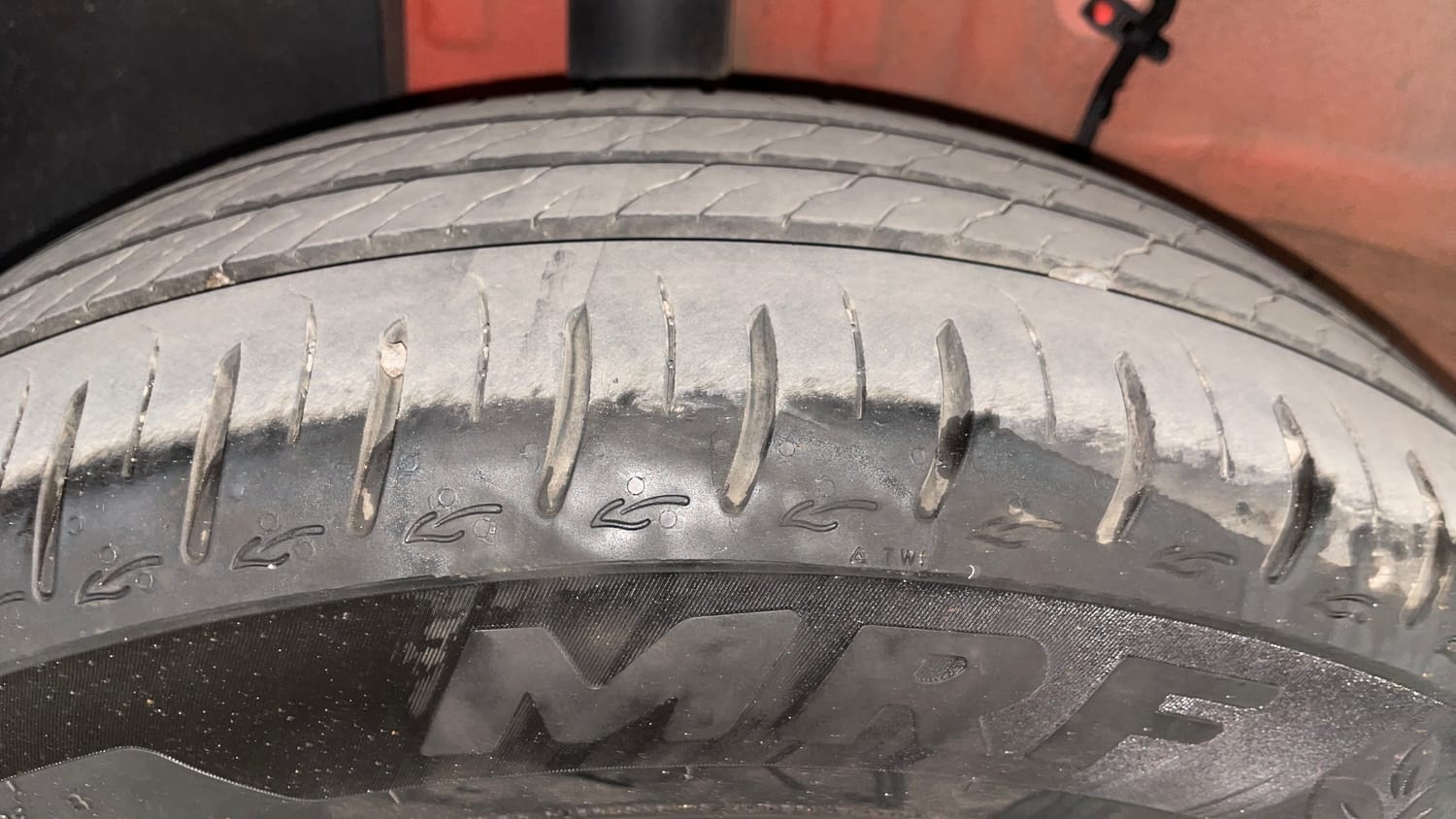 Used 2025 Tata Altroz Pure S Petrol 5AMT Petrol Automatic tyres RIGHT REAR TYRE TREAD VIEW