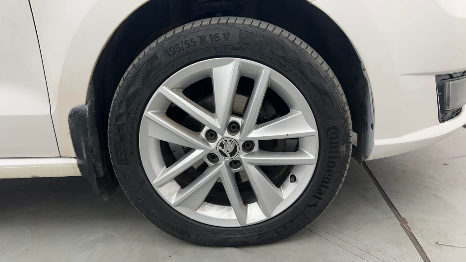 Used 2018 Skoda Rapid Style 1.6 MPI Petrol Manual tyres RIGHT FRONT TYRE RIM VIEW