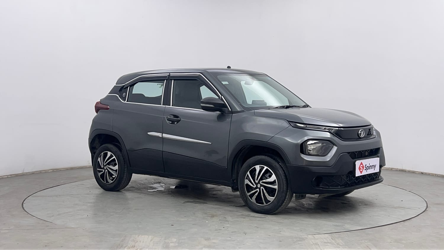Used 2023 Tata Punch Pure MT Petrol Manual exterior RIGHT FRONT CORNER VIEW