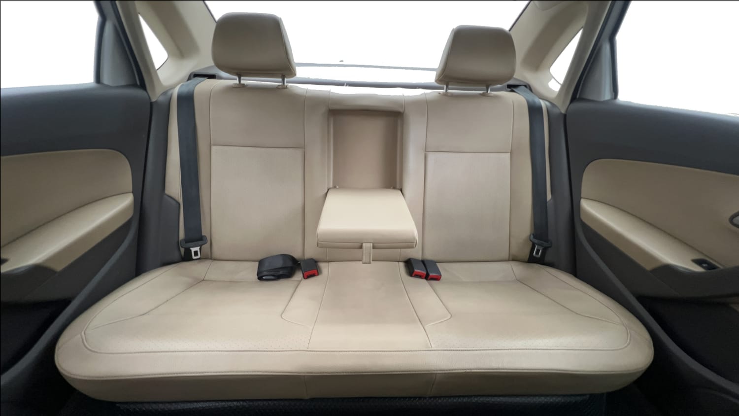 Used 2018 Volkswagen Vento Highline 1.6 (P) Petrol Manual interior REAR SEAT CONDITION VIEW