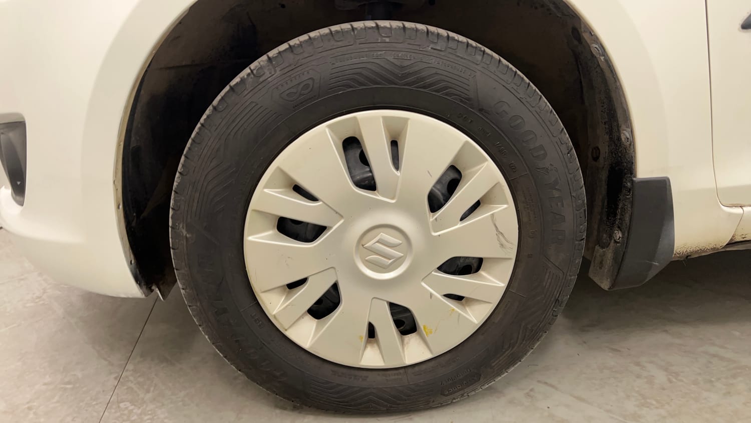 Used 2013 Maruti Suzuki Swift VXi Petrol Manual tyres LEFT FRONT TYRE RIM VIEW