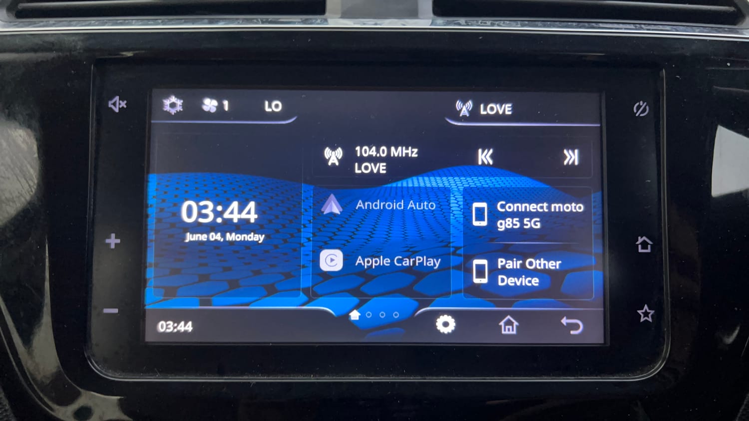 Used 2020 Tata Tiago Revotron XZ Plus Petrol Manual top_features Integrated (in-dash) music system
