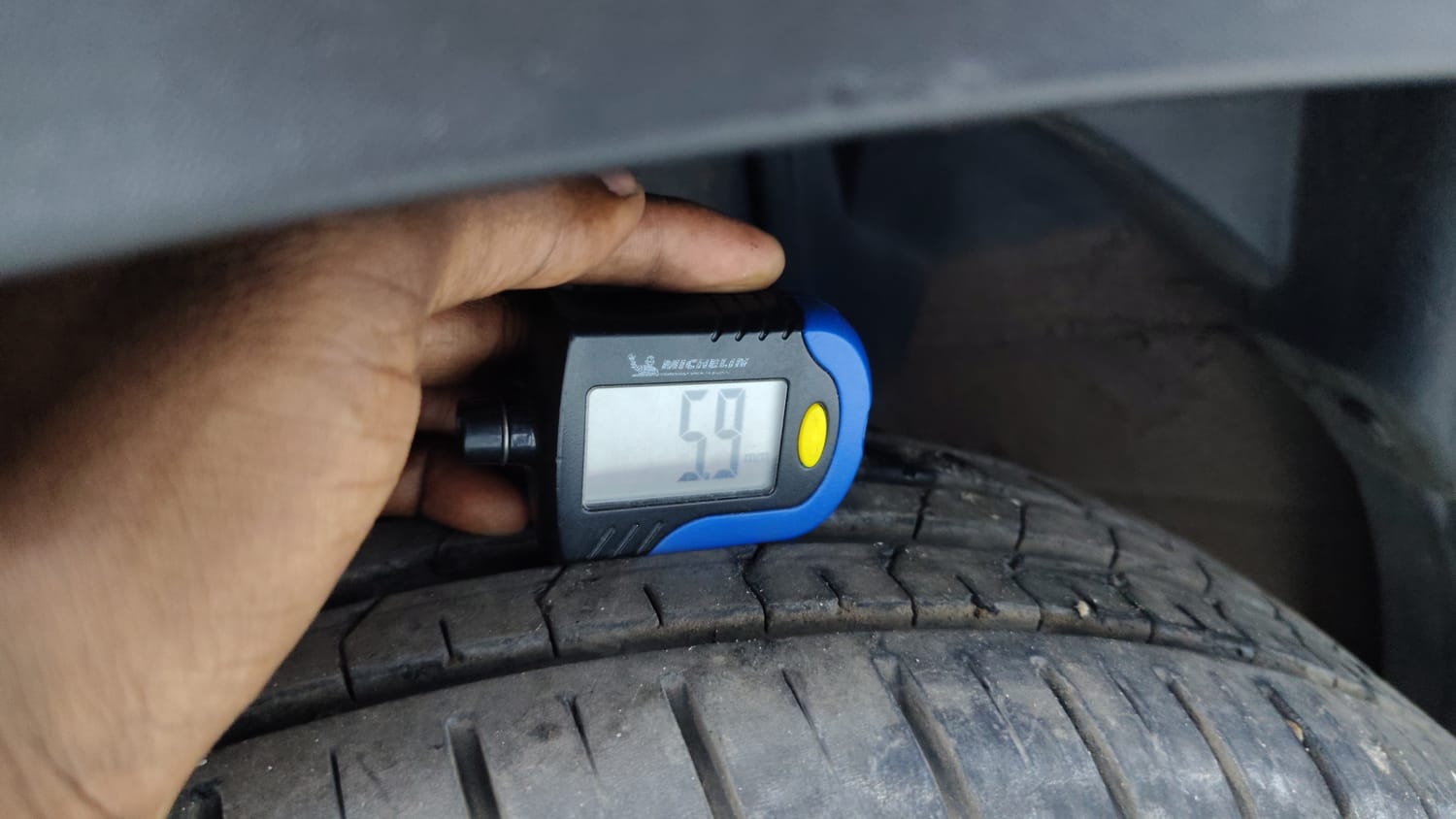 Used 2021 Renault Kiger RXZ Turbo CVT Dual Tone Petrol Automatic tyres LEFT FRONT TYRE TREAD VIEW