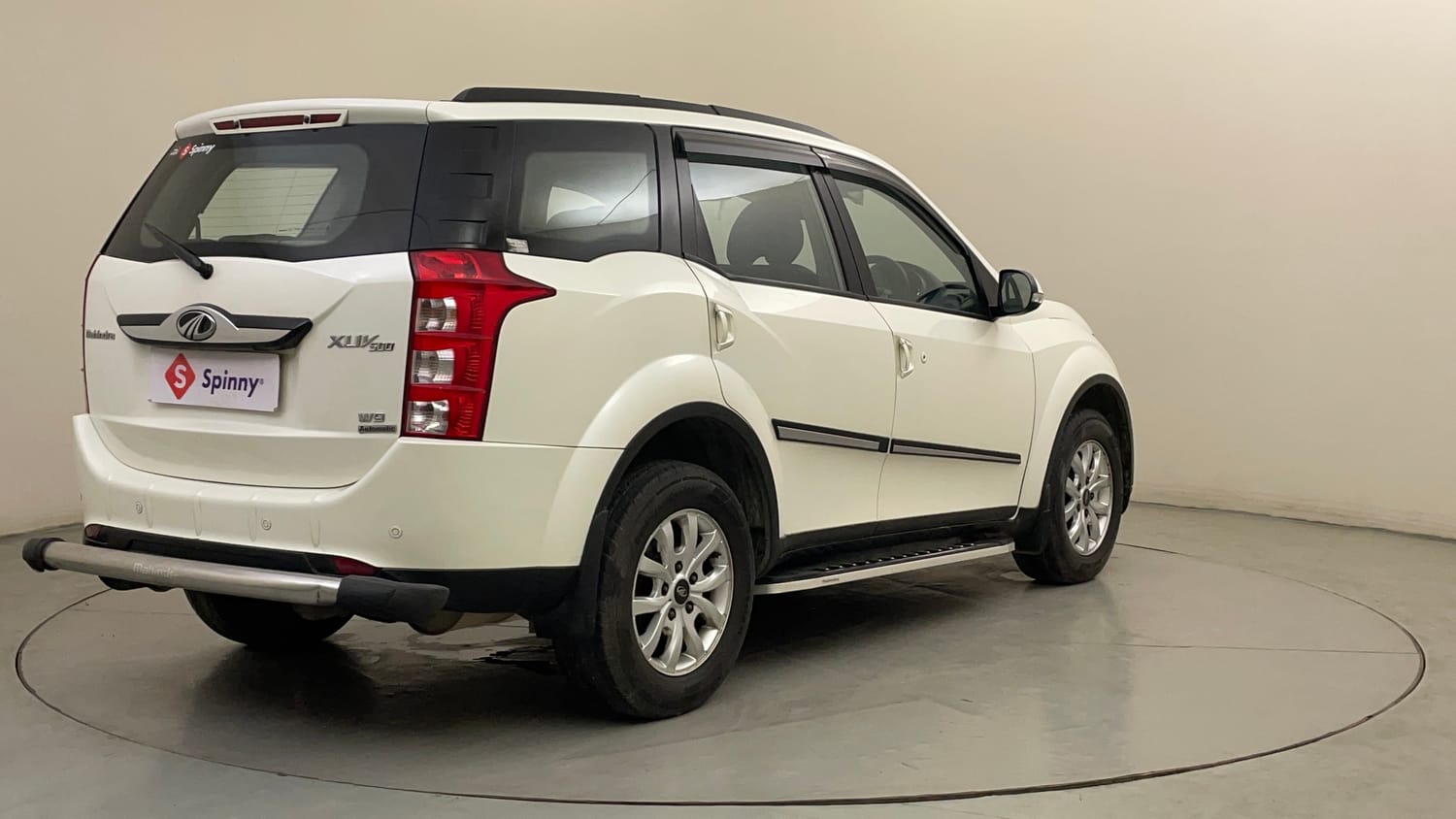 Used 2018 Mahindra XUV500 W9 AT Diesel Automatic exterior RIGHT REAR CORNER VIEW