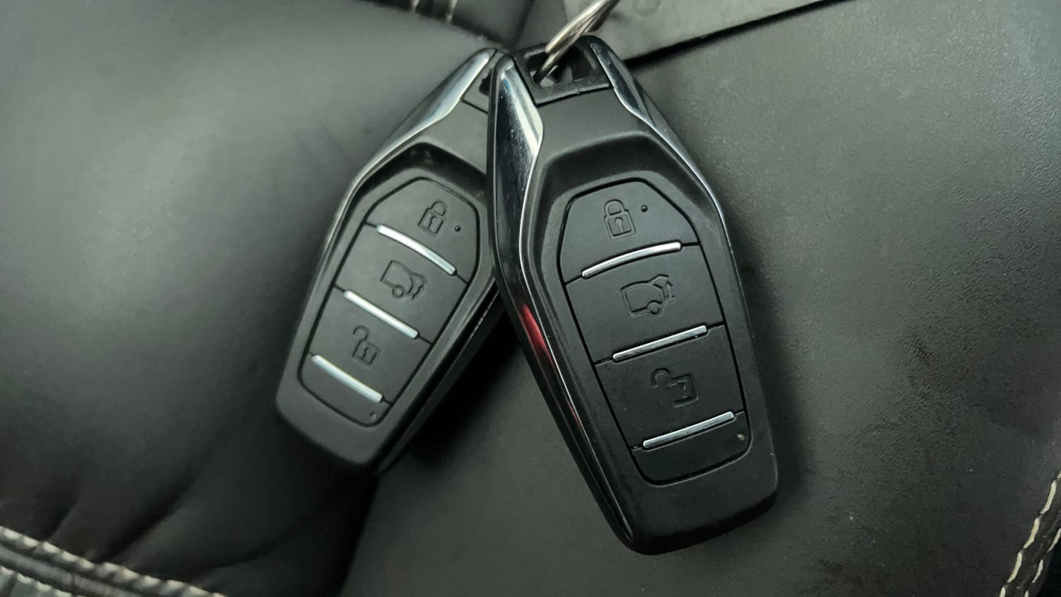 Used 2021 Mahindra XUV500 W9 Diesel Manual extra CAR KEY VIEW