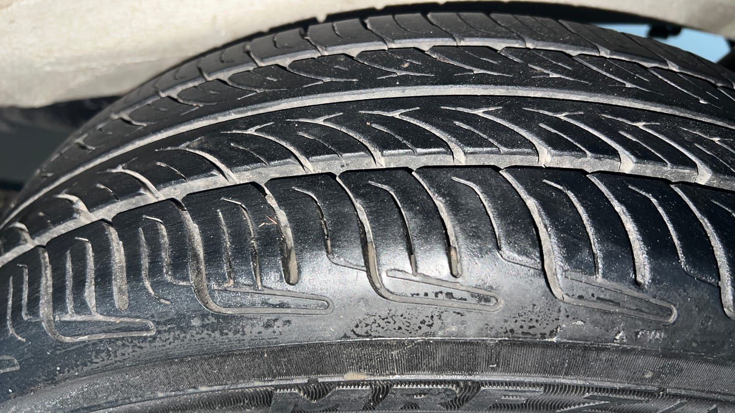 Used 2015 Maruti Suzuki Wagon R 1.0 VXI AMT Petrol Automatic tyres LEFT REAR TYRE TREAD VIEW