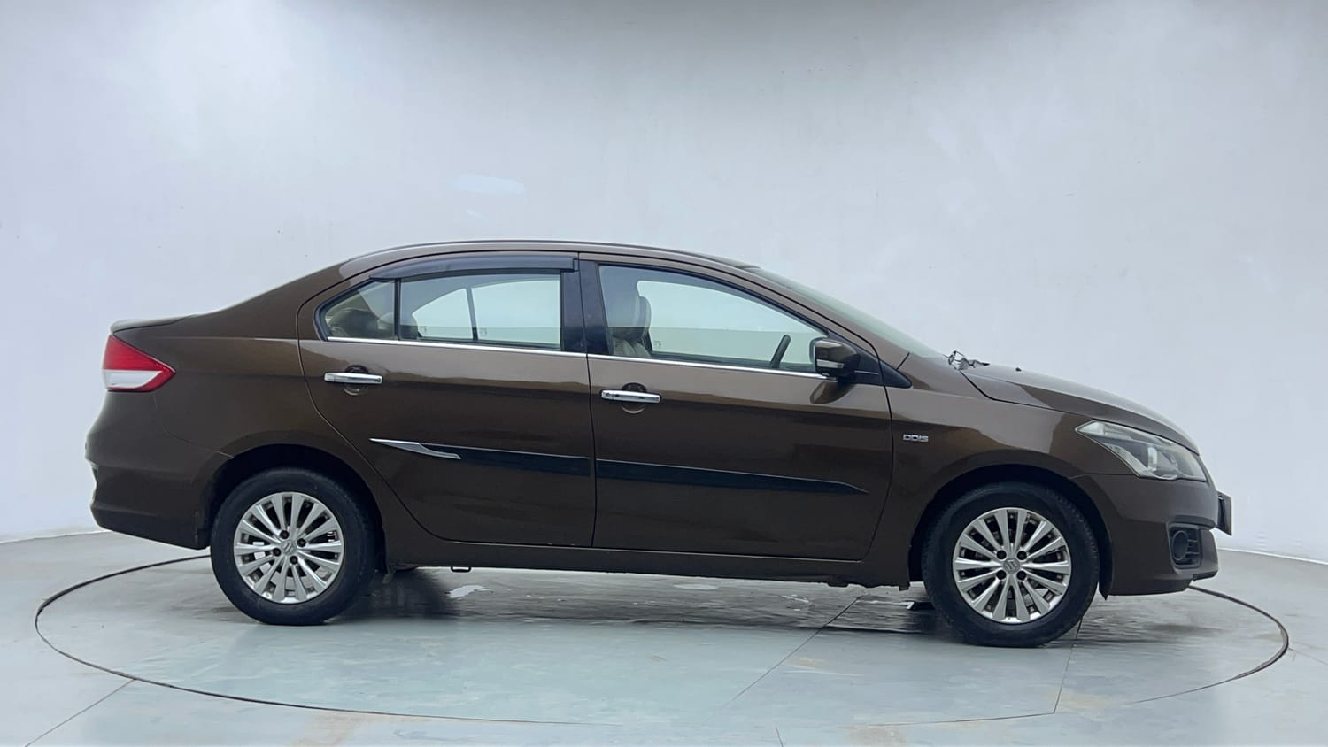 Used 2017 Maruti Suzuki Ciaz ZDi SHVS Diesel Manual exterior RIGHT SIDE VIEW