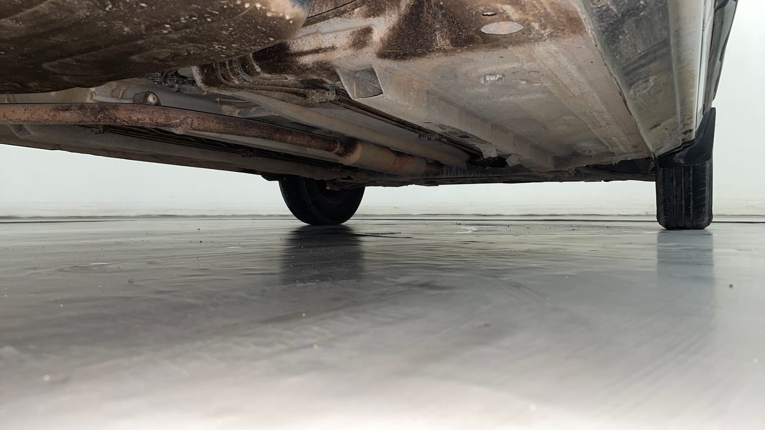 Used 2021 Renault Triber RXE Petrol Manual extra REAR RIGHT UNDERBODY VIEW