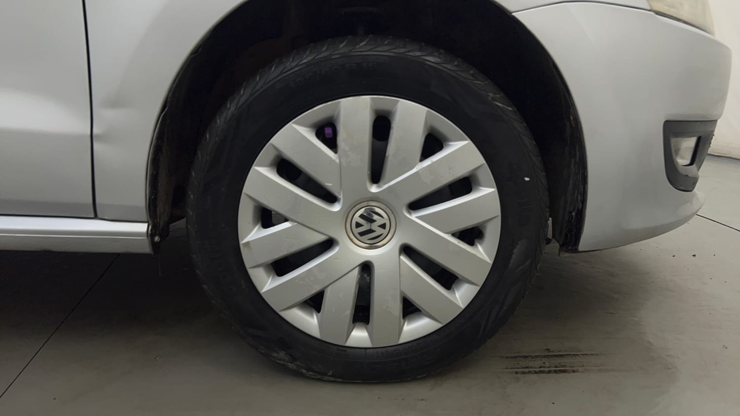 Used 2014 Volkswagen Polo Comfortline 1.2L (P) Petrol Manual tyres RIGHT FRONT TYRE RIM VIEW