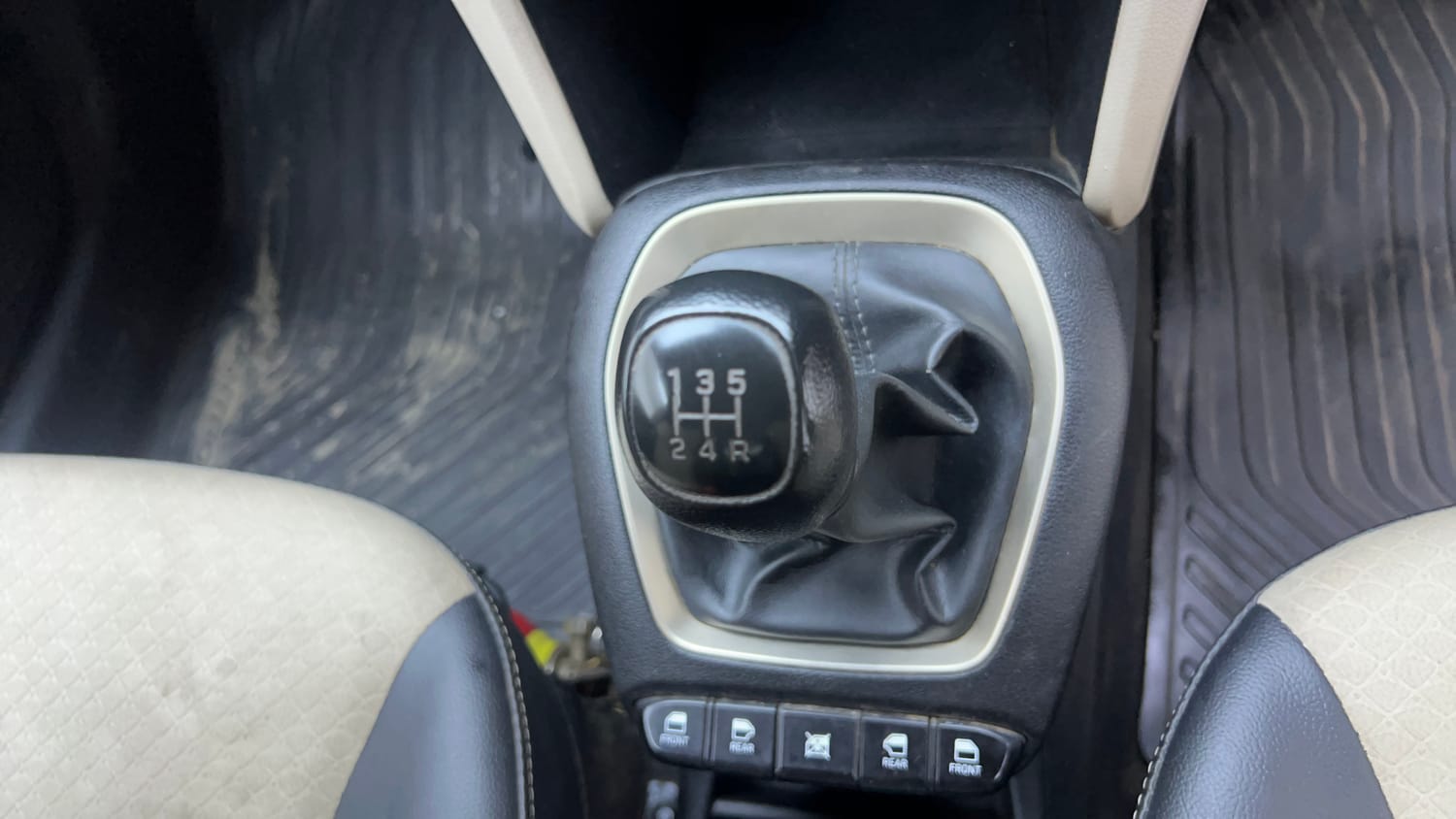 Used 2019 Hyundai Santro Sportz CNG Cng Manual interior GEAR  KNOB VIEW