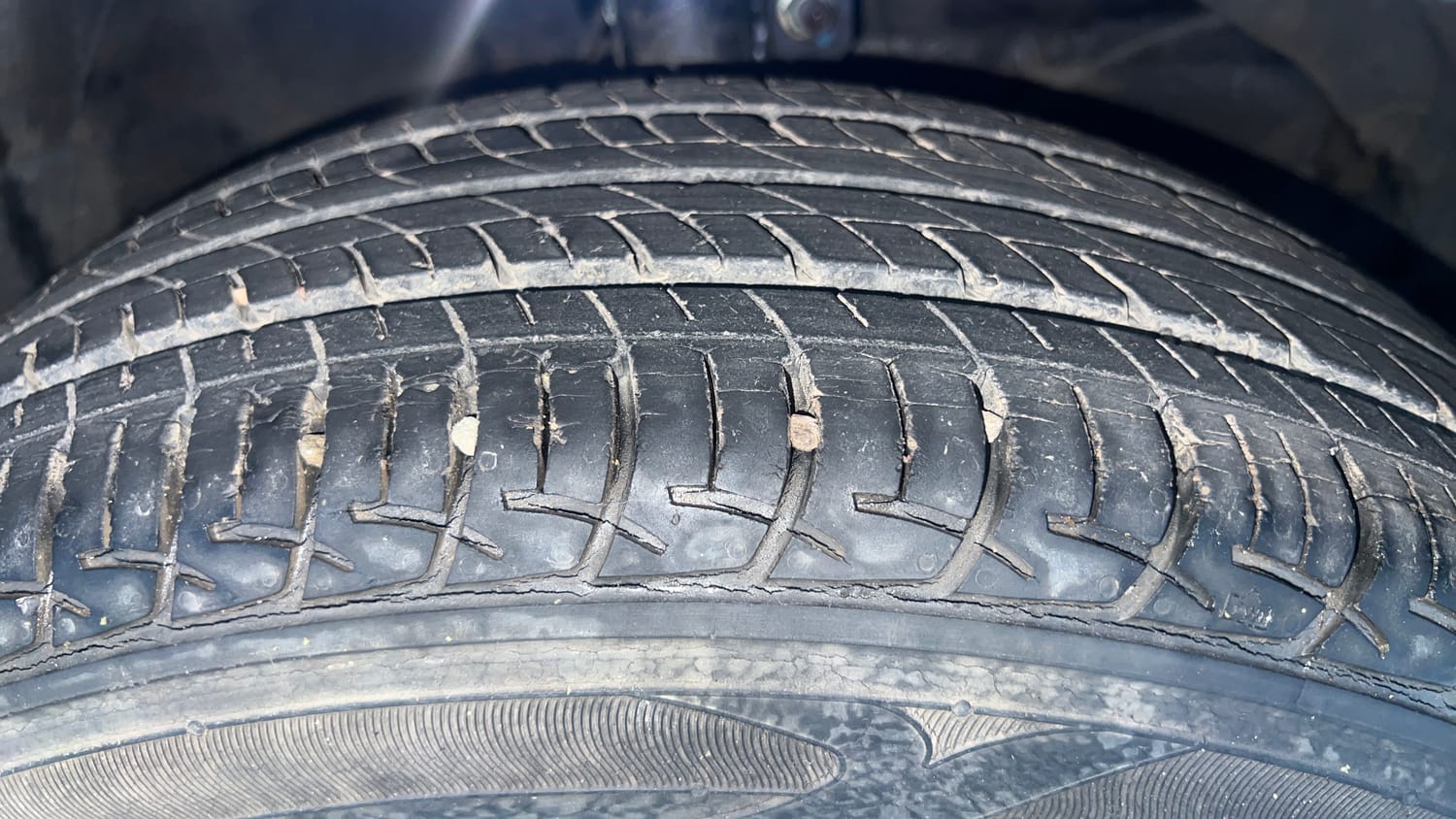 Used 2017 Maruti Suzuki Baleno Sigma 1.2 Petrol Manual tyres RIGHT FRONT TYRE TREAD VIEW