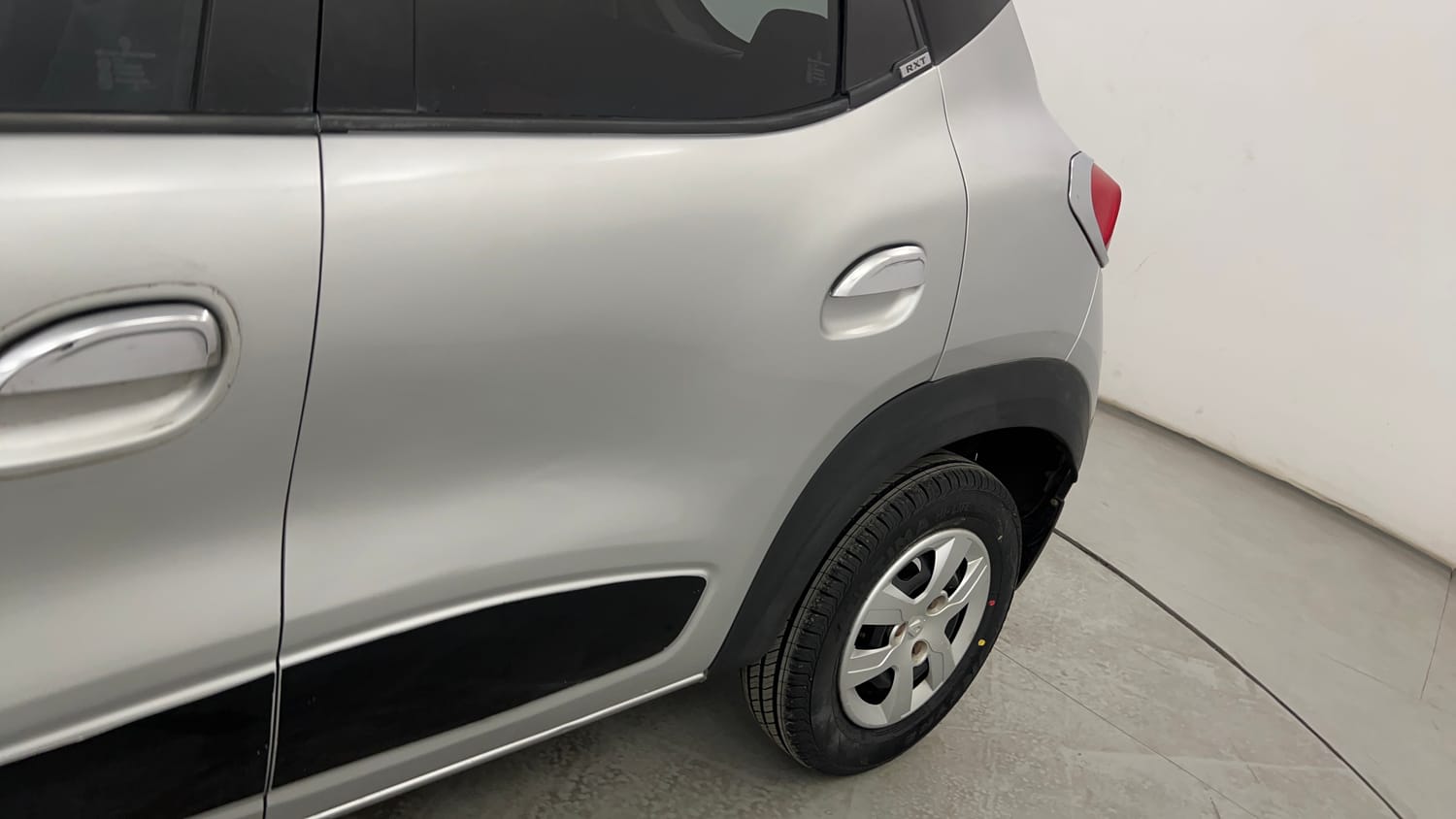Used 2016 Renault Kwid RXT Opt Petrol Manual dents MINOR DENT