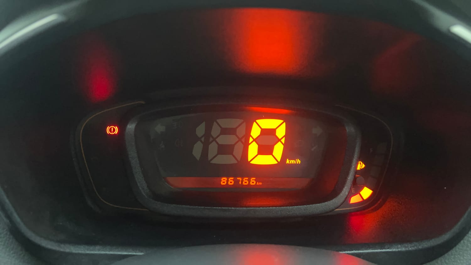 Used 2017 Renault Kwid 1.0 RXT Petrol Manual interior CLUSTERMETER VIEW