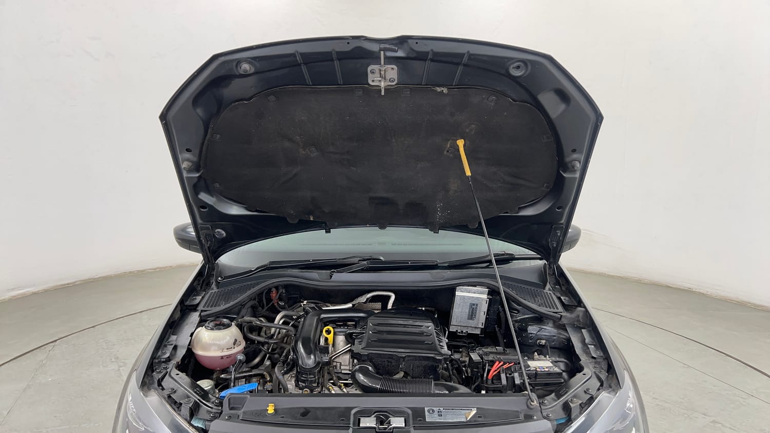 Used 2020 Volkswagen Polo Highline Plus 1.0L TSI Petrol Manual engine ENGINE & BONNET OPEN FRONT VIEW