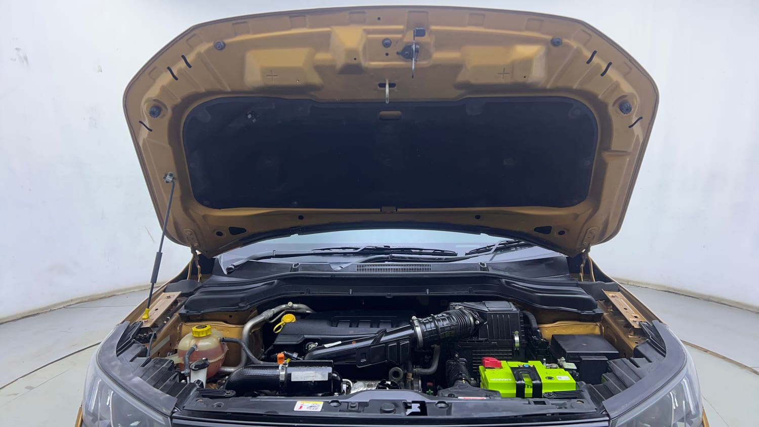 Used 2023 Mahindra XUV 300 W8 1.2 Petrol Petrol Manual engine ENGINE & BONNET OPEN FRONT VIEW