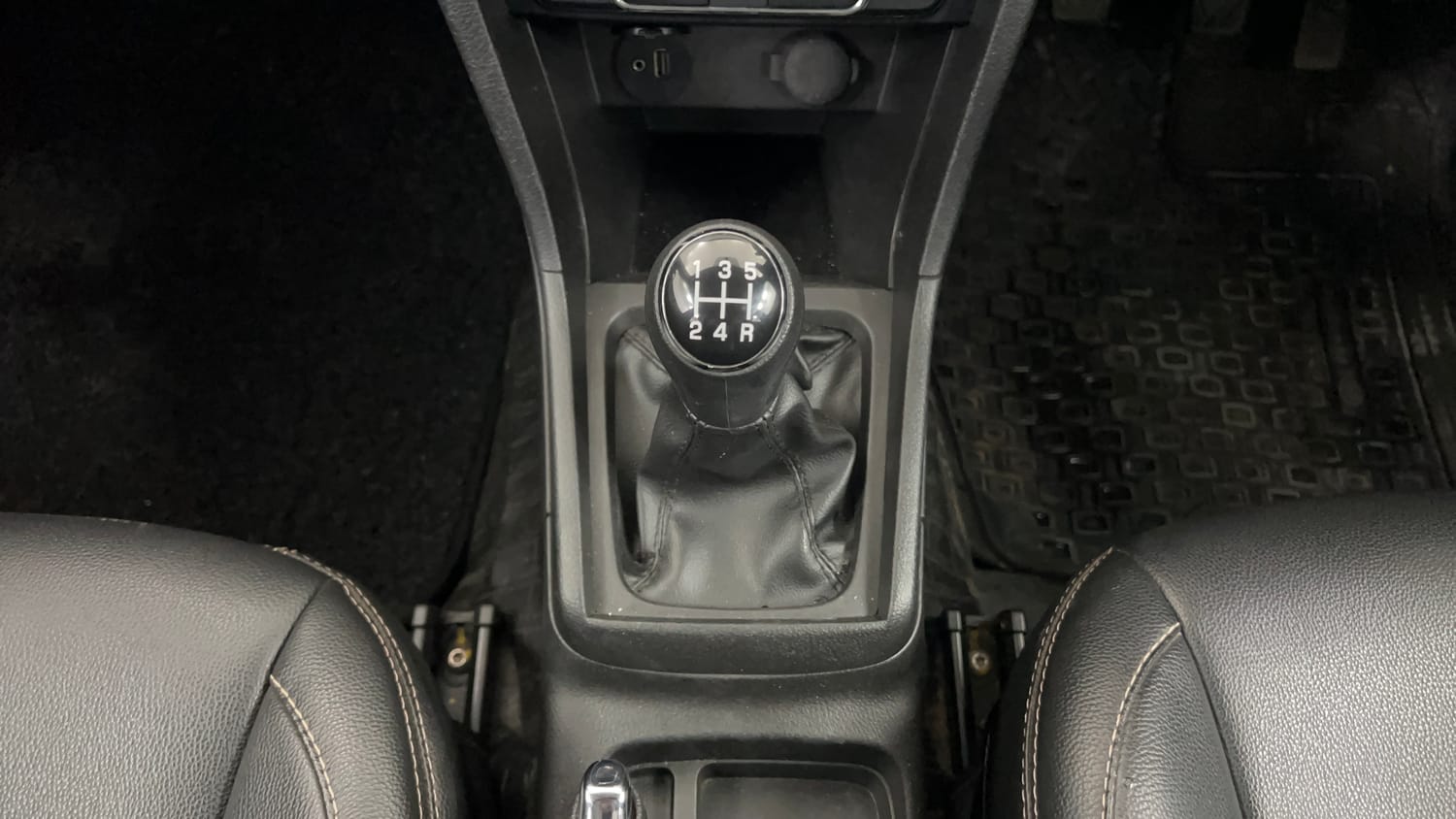 Used 2018 Maruti Suzuki Vitara Brezza [2016-2020] ZDi Diesel Manual interior GEAR  KNOB VIEW