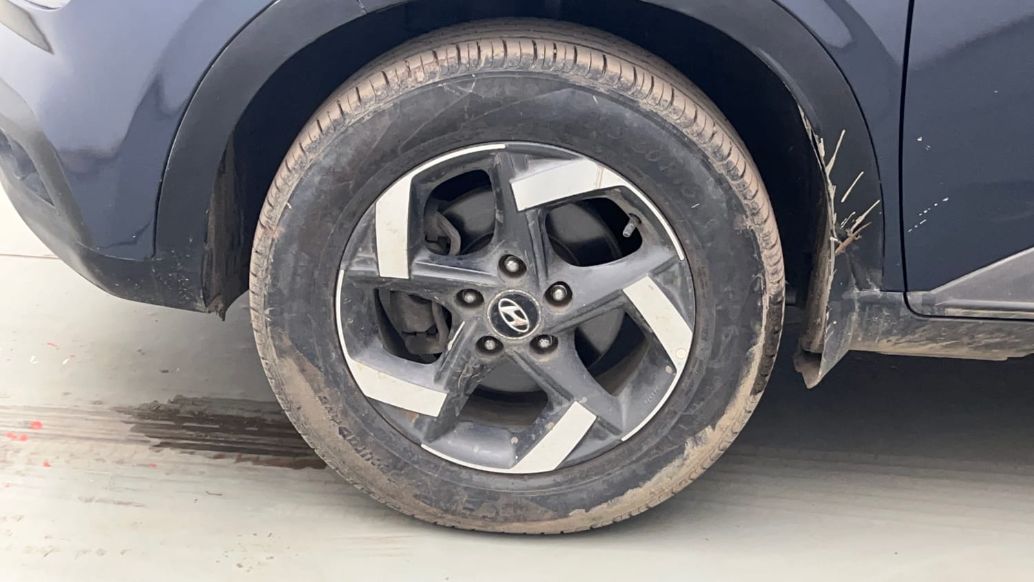 Used 2019 Hyundai Venue SX Plus 1.0 Turbo DCT Petrol Automatic tyres LEFT FRONT TYRE RIM VIEW