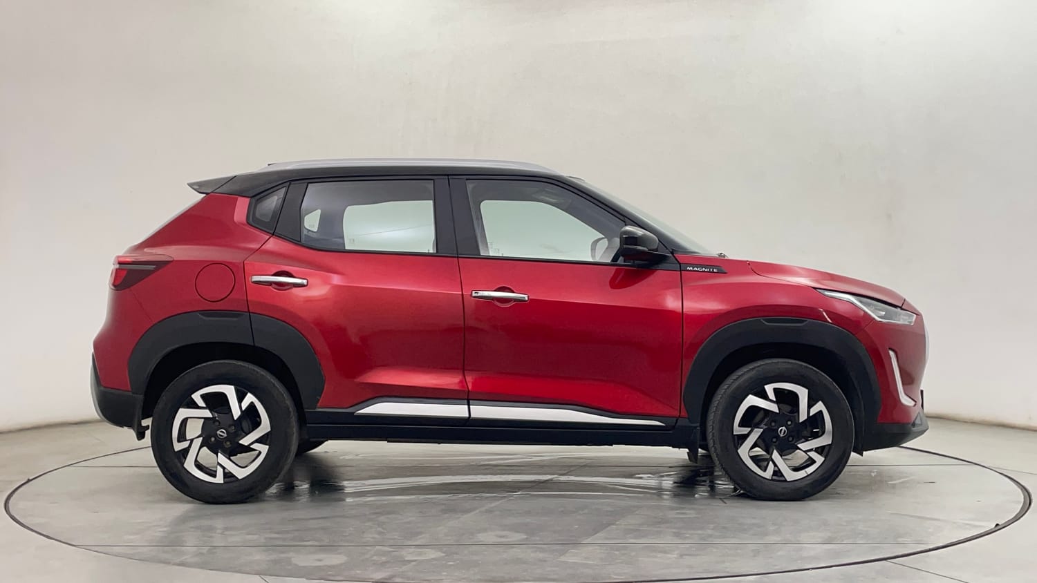 Used 2023 Nissan Magnite XV Petrol Manual exterior RIGHT SIDE VIEW