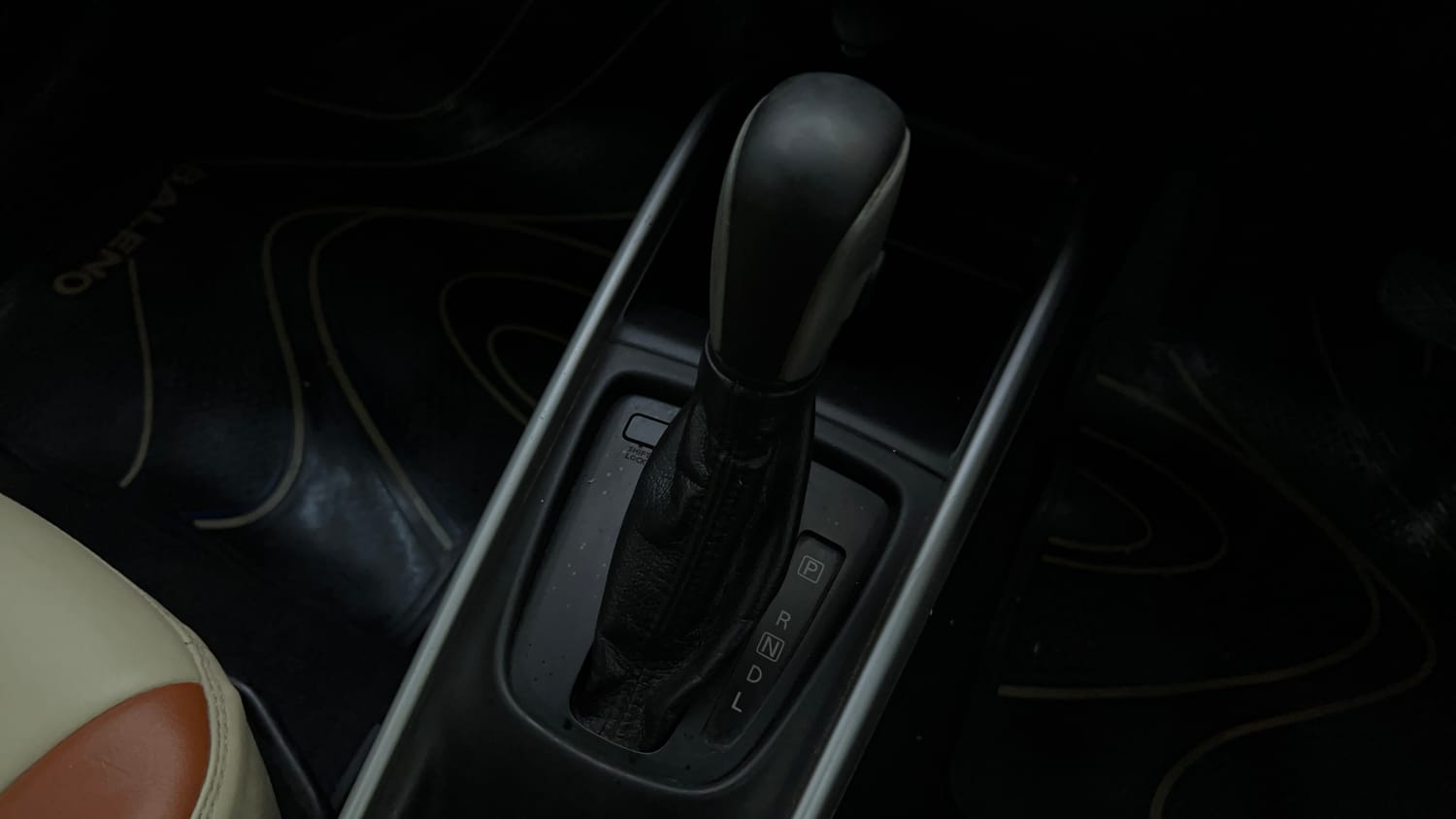 Used 2017 Maruti Suzuki Baleno Zeta 1.2 AT Petrol Automatic interior GEAR  KNOB VIEW