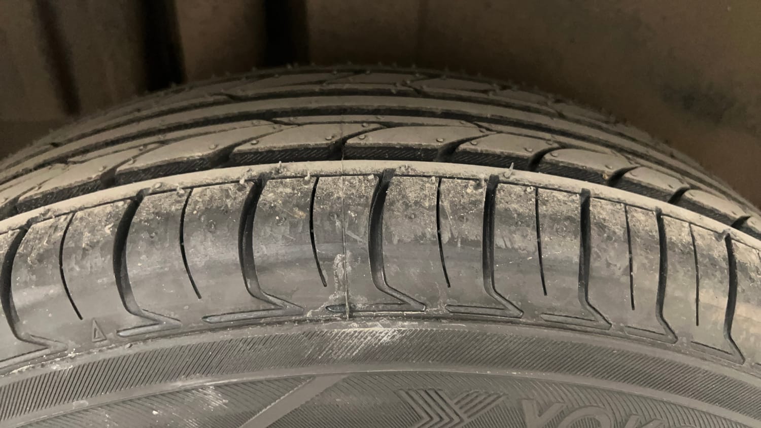 Used 2013 Maruti Suzuki Swift VXi Petrol Manual tyres RIGHT REAR TYRE TREAD VIEW