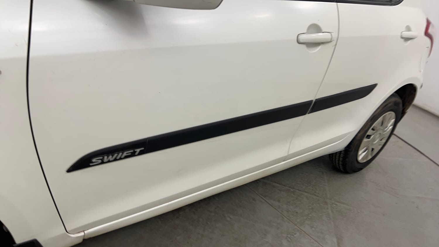 Used 2013 Maruti Suzuki Swift VXi Petrol Manual dents MINOR SCRATCH