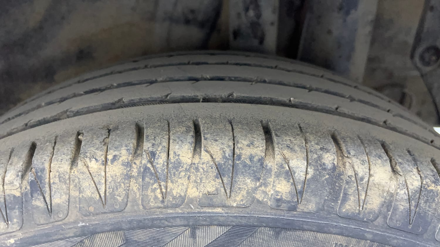 Used 2021 Kia Sonet GTX Plus 1.0 DCT Petrol Automatic tyres LEFT REAR TYRE TREAD VIEW