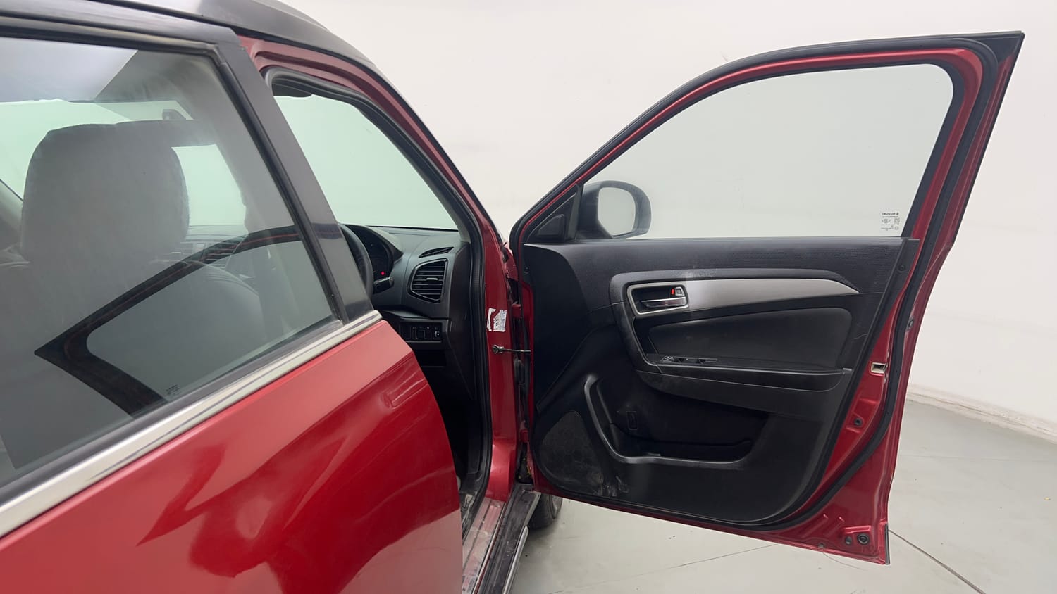 Used 2018 Maruti Suzuki Vitara Brezza [2016-2020] VDi Diesel Manual interior RIGHT FRONT DOOR OPEN VIEW