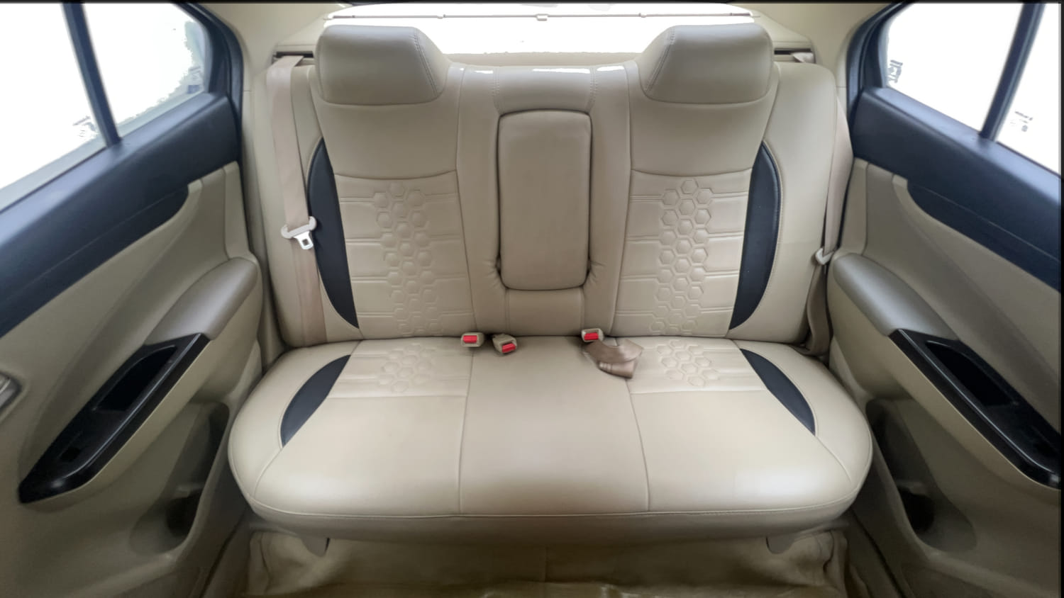 Used 2017 Maruti Suzuki Ciaz ZDi SHVS Diesel Manual interior REAR SEAT CONDITION VIEW
