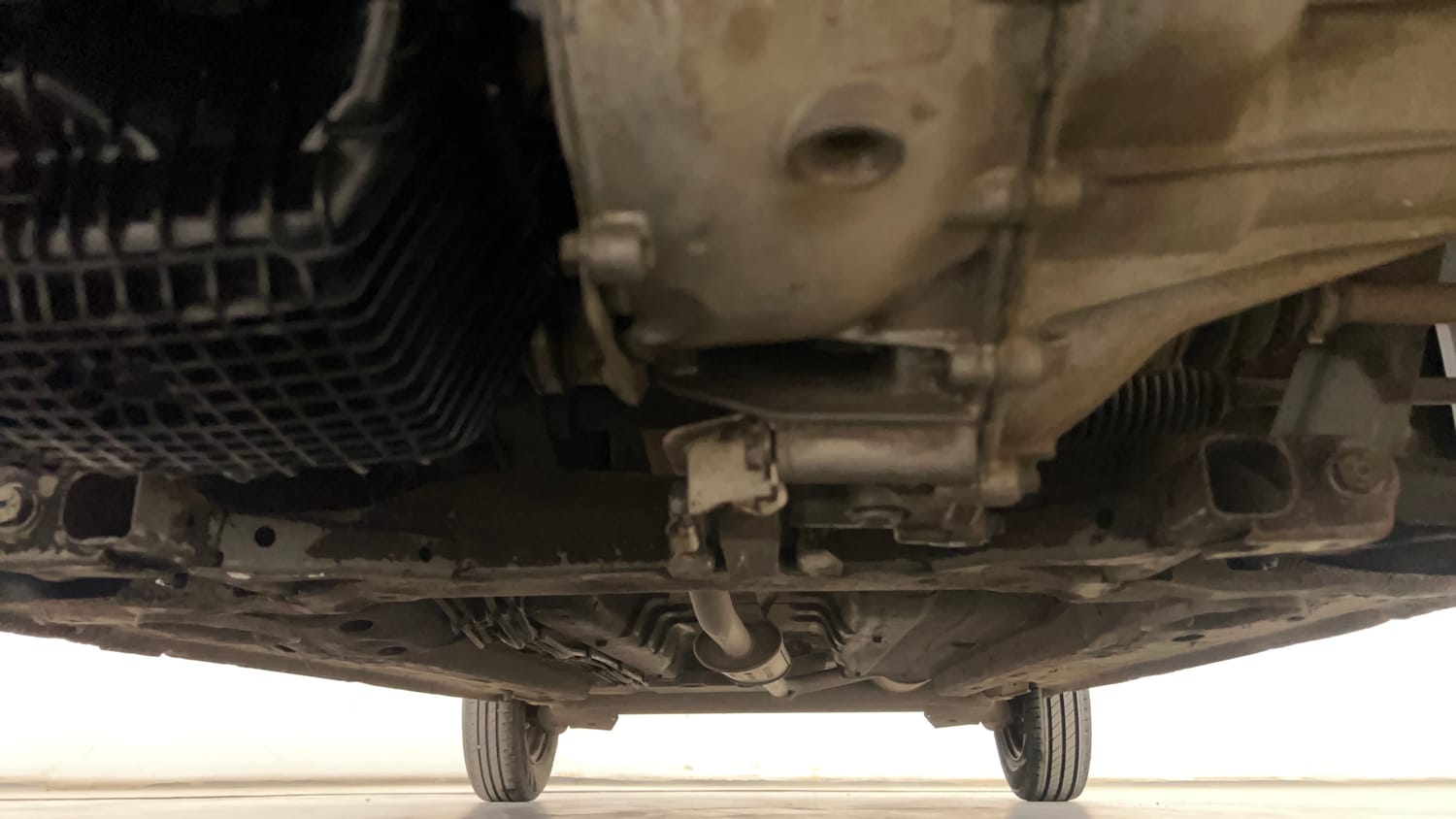 Used 2016 Renault Kwid RXT Opt Petrol Manual extra FRONT LEFT UNDERBODY VIEW