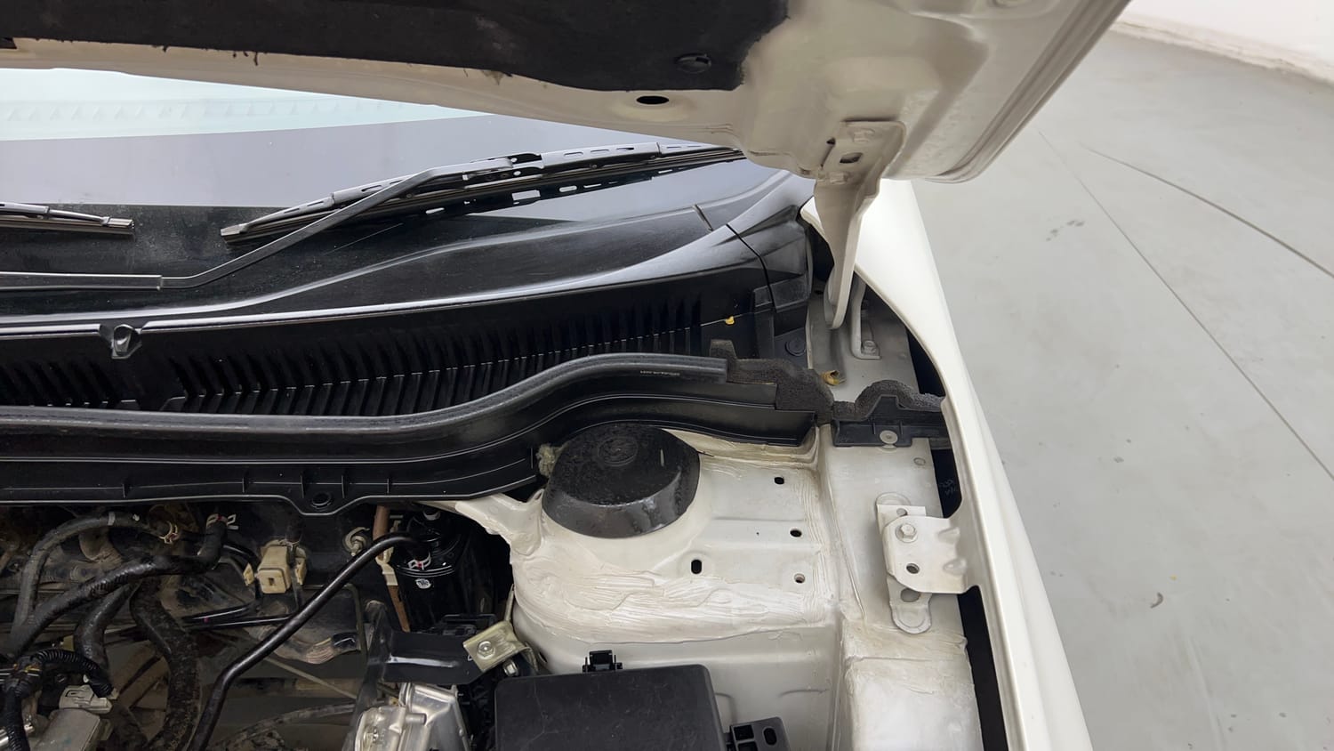 Used 2021 maruti-suzuki Vitara Brezza LXi Petrol Manual engine ENGINE LEFT SIDE HINGE & APRON VIEW