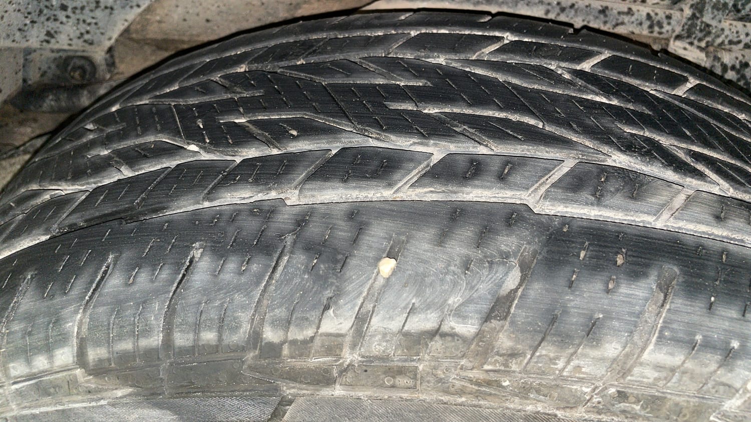 Used 2018 Mahindra XUV500 W9 AT Diesel Automatic tyres LEFT REAR TYRE TREAD VIEW