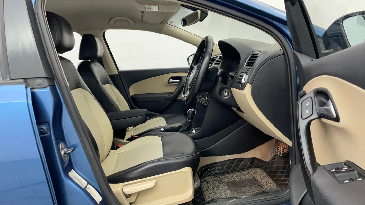 Used 2016 Volkswagen Ameo Highline 1.5L AT Diesel Automatic interior RIGHT SIDE FRONT DOOR CABIN VIEW