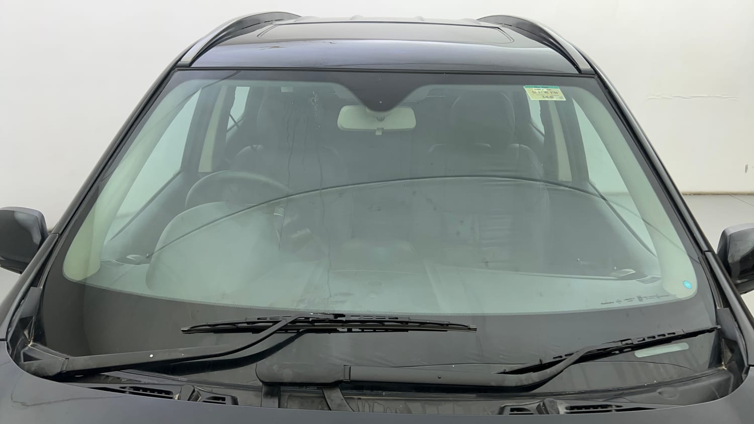 Used 2021 Mahindra XUV500 W9 Diesel Manual exterior FRONT WINDSHIELD VIEW