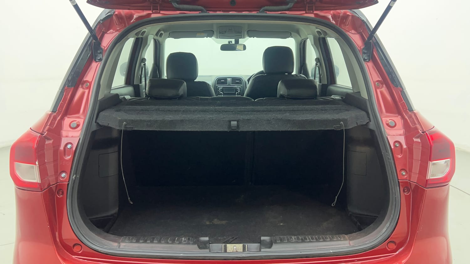 Used 2018 Maruti Suzuki Vitara Brezza [2016-2020] VDi Diesel Manual interior DICKY INSIDE VIEW