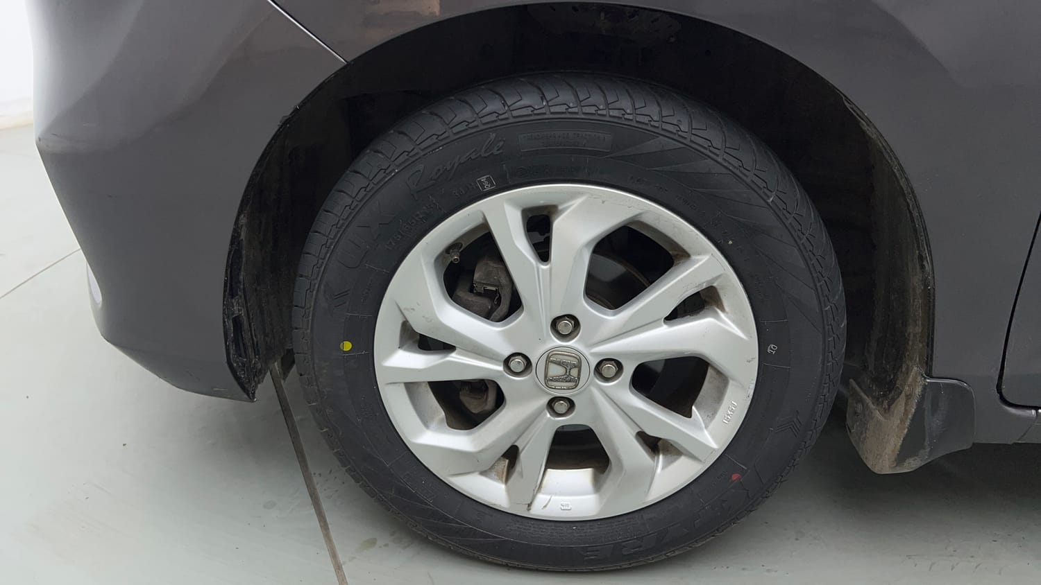 Used 2019 Honda Amaze 1.2 V CVT Petrol Petrol Automatic tyres LEFT FRONT TYRE RIM VIEW