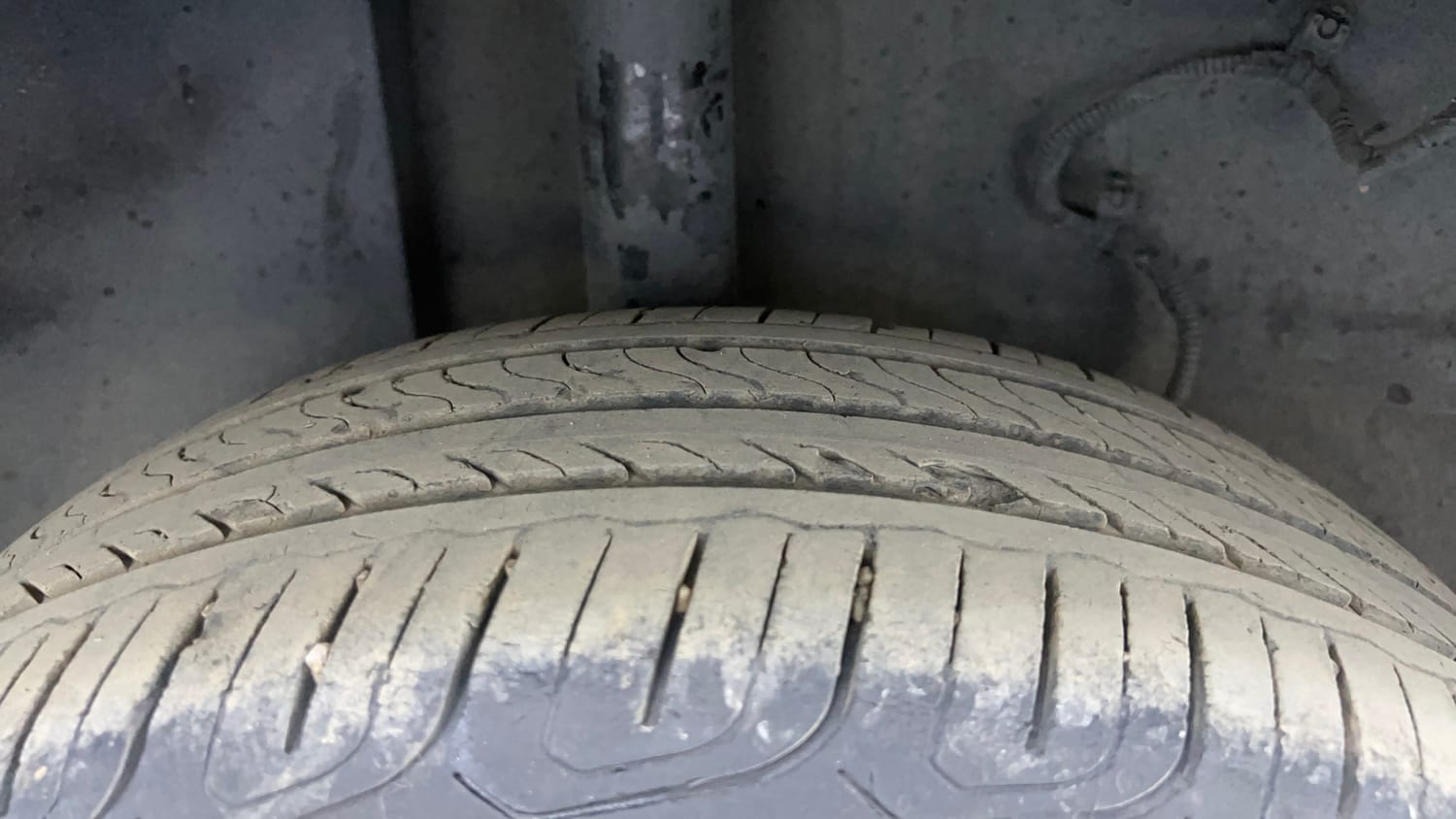 Used 2022 Tata Altroz XZ Plus Petrol Dark Edition Petrol Manual tyres RIGHT REAR TYRE TREAD VIEW