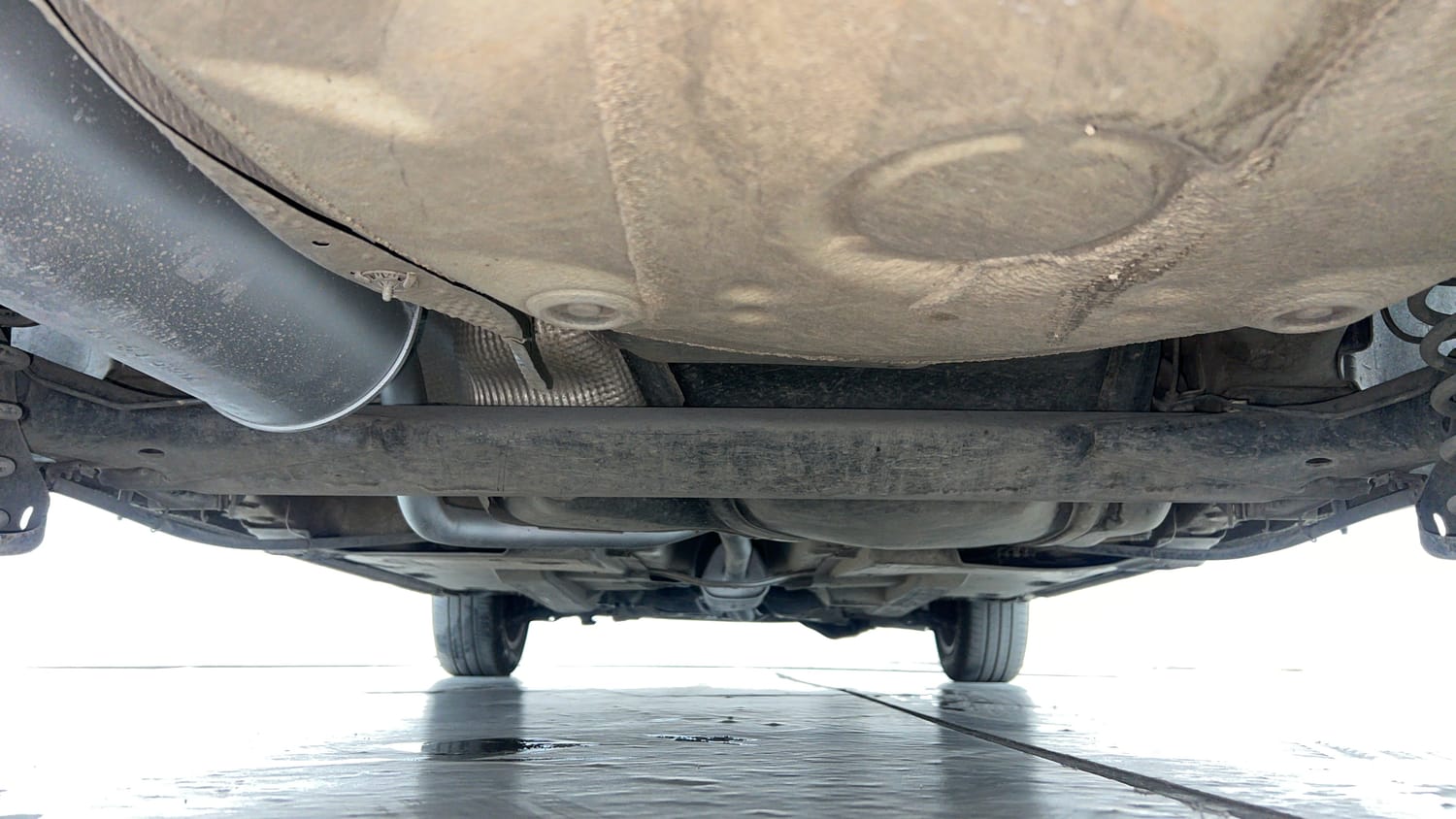 Used 2018 Volkswagen Vento Highline 1.6 (P) Petrol Manual extra REAR UNDERBODY VIEW (TAKEN FROM REAR)