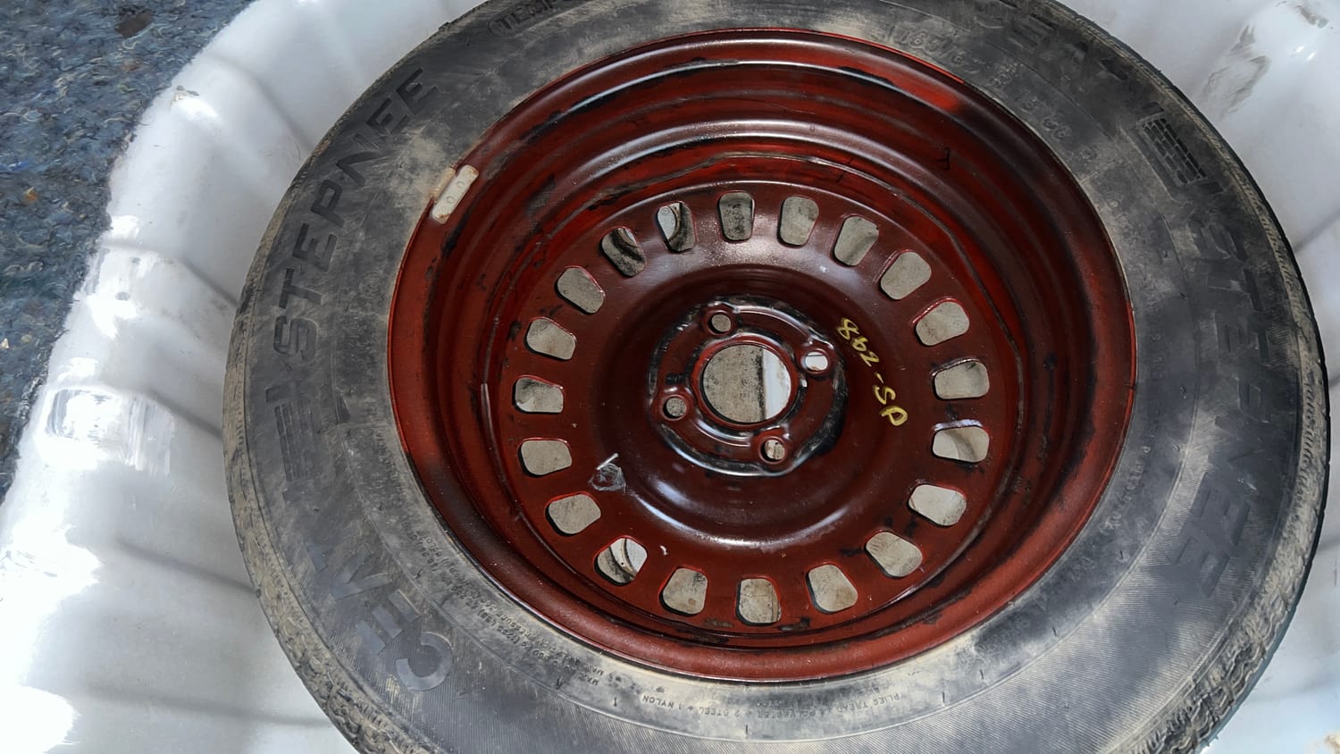 Used 2022 Nissan Magnite XE Petrol Manual tyres SPARE TYRE VIEW